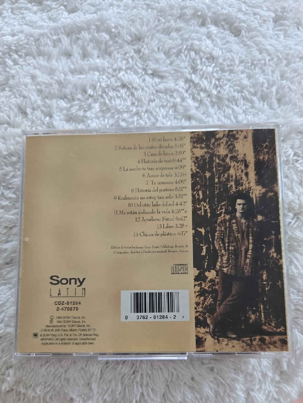 Sony White CD with Red & Blue Text - Ricardo Arjona 'Historias' - Picture 3 of 12